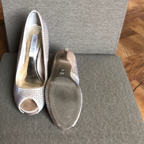 Jennifer Lopez jeweled heels - Picture 4 of 4